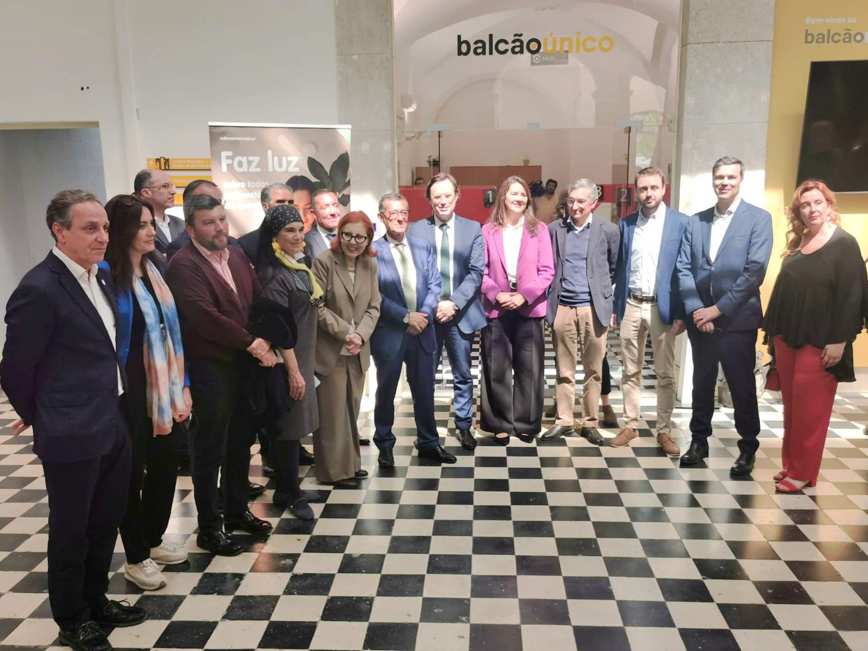 Foto de grupo na inauguração do Espaço Energia em Évora